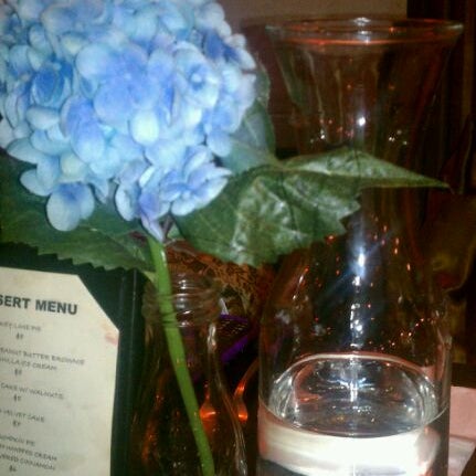 Foto diambil di Water Street Restaurant and Lounge oleh Rebecca B. pada 2/21/2012