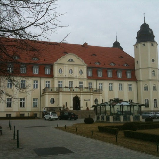 รูปภาพถ่ายที่ Schloss Fleesensee โดย Florian W. เมื่อ 3/9/2012