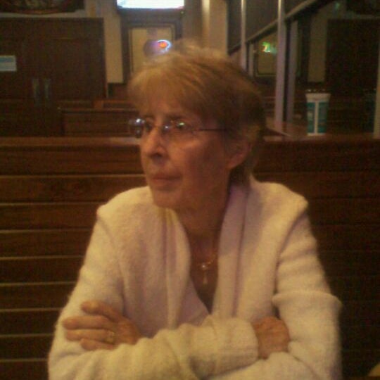 Photo taken at Beef &#39;O&#39; Brady&#39;s by Reen D. on 2/28/2012