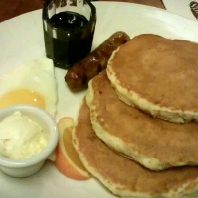 Photo taken at Shari&#39;s Cafe and Pies by Rachel Anne S. on 2/13/2012