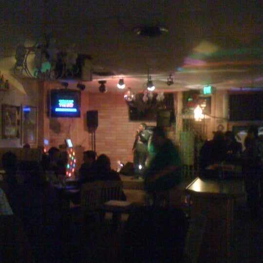 Снимок сделан в Tiny&#39;s Restaurant &amp; Lounge пользователем Vanessa B. 2/12/2012