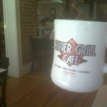 Das Foto wurde bei Silver Grill Cafe von Monty K. am 6/6/2012 aufgenommen