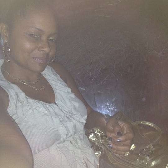 6/10/2012 tarihinde Ericka H.ziyaretçi tarafından Shiver Vodka Bar &amp; Champagne Lounge'de çekilen fotoğraf