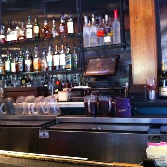 Foto tirada no(a) Andrew&#39;s Capital Grill and Bar por Jack I. em 3/7/2012