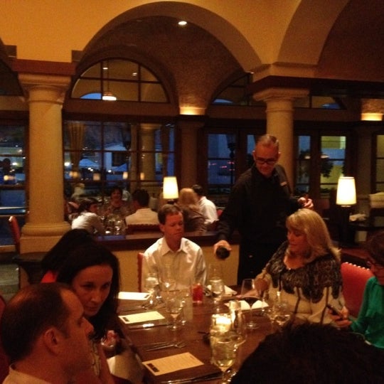 Foto tirada no(a) Prado Restaurant por Glen C. em 7/18/2012