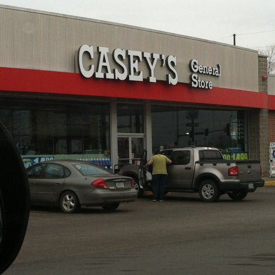 Foto scattata a Casey&#39;s General Store da Terri P. il 3/11/2012