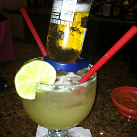 Foto scattata a The Mexican Restaurant &amp; Bar da Lizzie il 7/8/2012