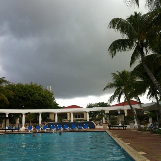 รูปภาพถ่ายที่ Livingstone Villas &amp; Resort Hotel Curacao โดย Laurens d. เมื่อ 8/31/2012