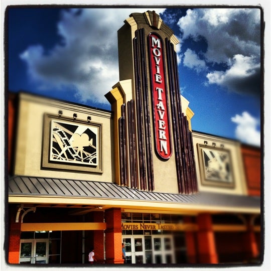 Foto diambil di Movie Tavern Horizon Village oleh Shawn M. pada 7/22/2012