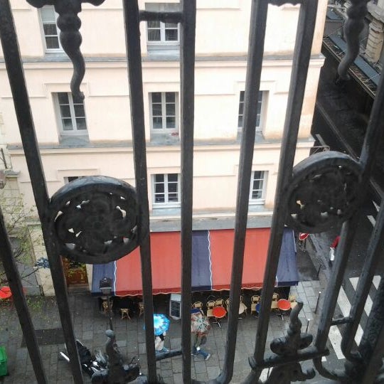 4/10/2012에 Rox P.님이 Hotel Duo Paris에서 찍은 사진
