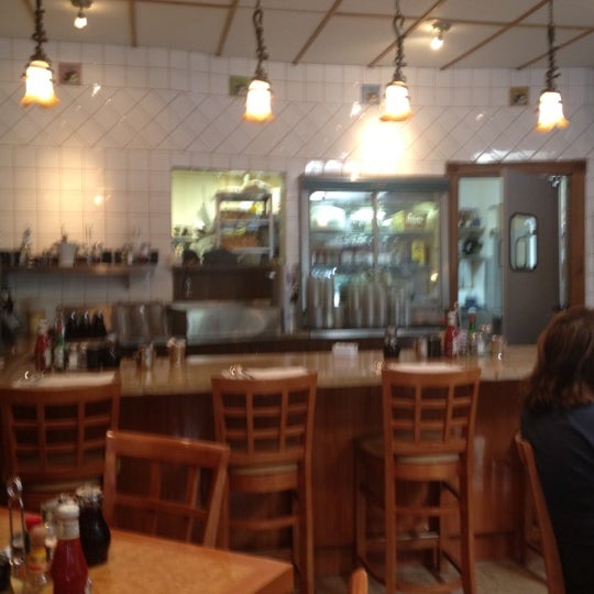 Das Foto wurde bei Jinky&#39;s Cafe Sherman Oaks von da V. am 3/27/2012 aufgenommen