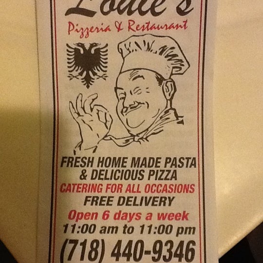Снимок сделан в Louie&#39;s Pizzeria and Restaurant пользователем OElena N. 5/29/2012