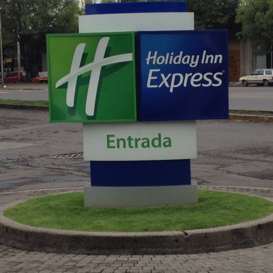 Photo taken at Holiday Inn Express Puebla by Horacio P. on 6/23/2012