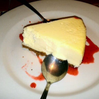 Photo taken at Chili&#39;s Grill &amp; Bar by Rachel H. on 3/27/2012