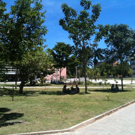 Снимок сделан в UFBA - Universidade Federal da Bahia - Campus Ondina пользователем Sergio G. 3/12/2012