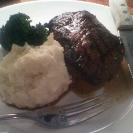 Снимок сделан в Trancas Steakhouse пользователем Scotty B. 3/17/2012