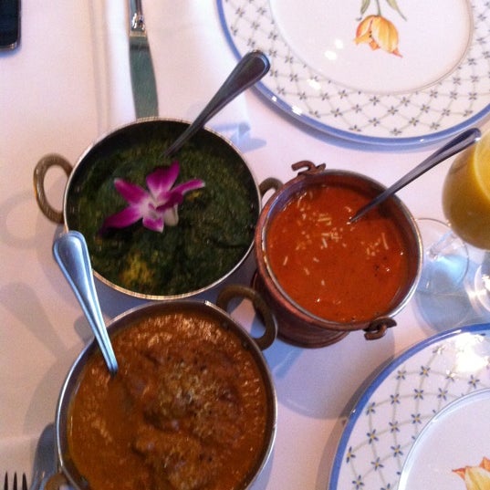 Foto scattata a Rangoli India Restaurant da tueypoo il 7/20/2012