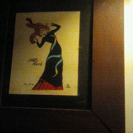 Снимок сделан в Moulin Rouge Restaurant пользователем Stella B. 9/9/2012