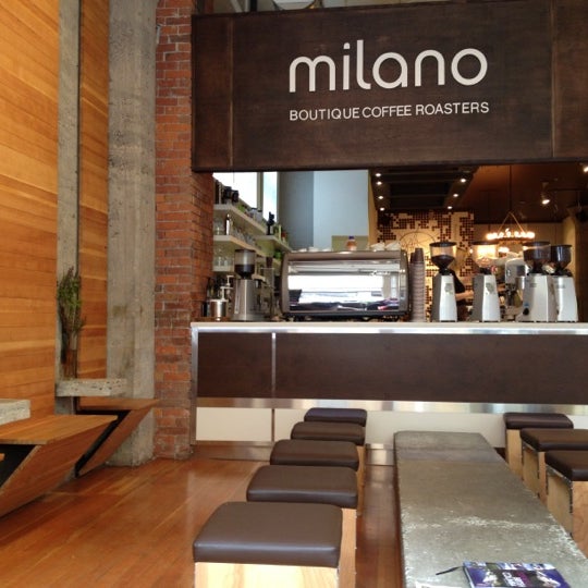 4/30/2012 tarihinde Jeff S.ziyaretçi tarafından Milano Coffee'de çekilen fotoğraf