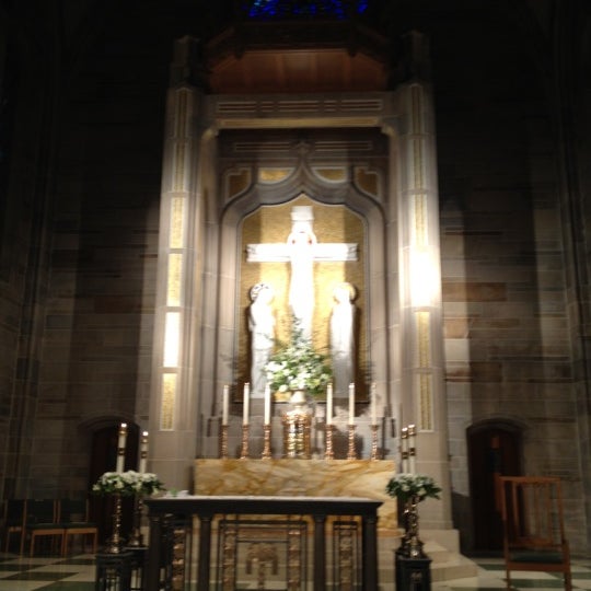 รูปภาพถ่ายที่ Cathedral of Christ the King โดย Carlos M. เมื่อ 5/13/2012