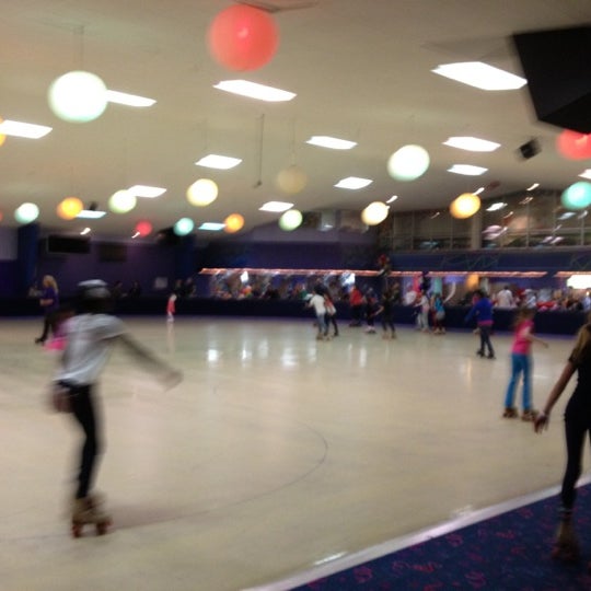 4/28/2012にCara B.がPalace Roller Skating Rinkで撮った写真