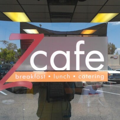 7/31/2012 tarihinde Fred B.ziyaretçi tarafından Z Cafe'de çekilen fotoğraf