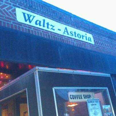 Photo taken at Waltz-Astoria by Jayson Da B.B.C H. on 5/9/2012