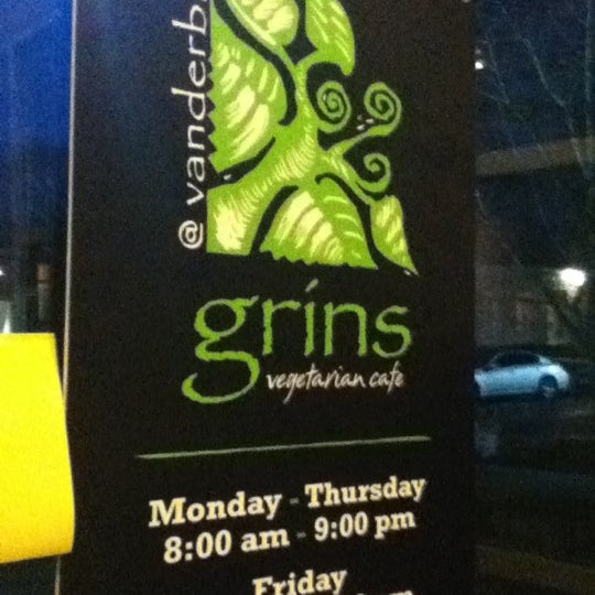 2/23/2012 tarihinde Zipporah C.ziyaretçi tarafından Grins Vegetarian Cafe'de çekilen fotoğraf