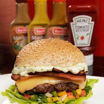 Burger Napoli ( Hamburger de fraldinha, queijo, tomate fatiado salpicado de orégano e azeite