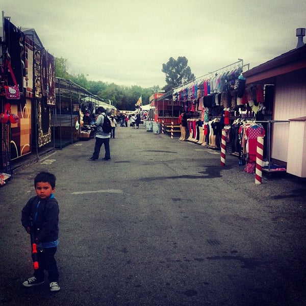 รูปภาพถ่ายที่ San Jose Flea Market โดย Ruby G. เมื่อ 5/27/2012