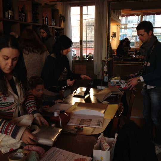 2/12/2012 tarihinde Monica C.ziyaretçi tarafından Eden Café'de çekilen fotoğraf