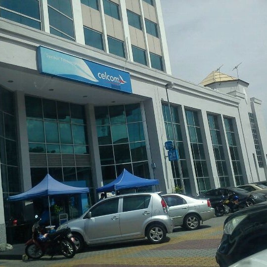 Celcom Blue Cube Kuantan : Celcom : Celcom isn't about to lose out on