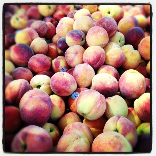 7/10/2012 tarihinde Wendyziyaretçi tarafından Fifer Orchards Farm and Country Store'de çekilen fotoğraf