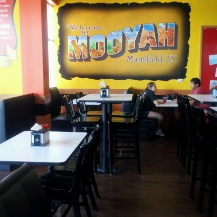 7/12/2012 tarihinde Marquis D.ziyaretçi tarafından MOOYAH Burgers, Fries &amp; Shakes'de çekilen fotoğraf
