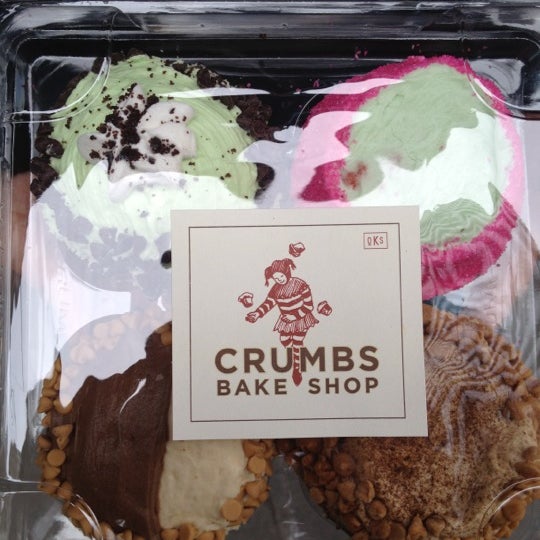 5/11/2012 tarihinde Tyler K.ziyaretçi tarafından Crumbs Bake Shop'de çekilen fotoğraf