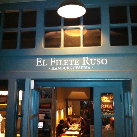 Photo taken at El Filete Ruso by Cami C. on 5/27/2012