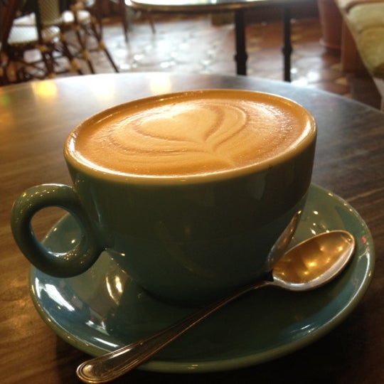 รูปภาพถ่ายที่ Gelato Bar &amp; Espresso Caffe โดย Kate M. เมื่อ 5/1/2012