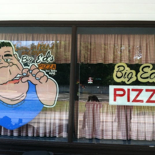 รูปภาพถ่ายที่ Big Ed&#39;s Pizza โดย Barbara M. เมื่อ 5/7/2012