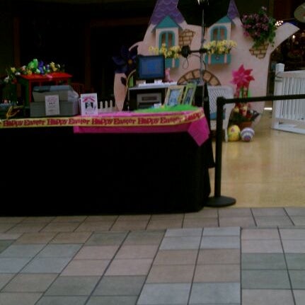 Foto tirada no(a) Knoxville Center Mall por Kaitie C. em 3/27/2012