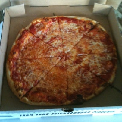 8/1/2012 tarihinde Peter S.ziyaretçi tarafından Little Deli &amp; Pizzeria'de çekilen fotoğraf