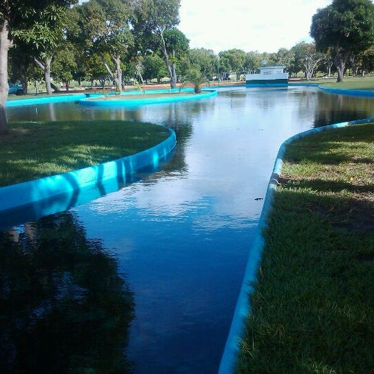 Foto tomada en Parque Leonardo Ruiz Pineda  por Cesar B. el 4/26/2012
