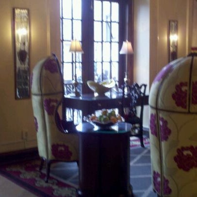 รูปภาพถ่ายที่ The Raphael Hotel, Autograph Collection โดย Jody เมื่อ 3/11/2012