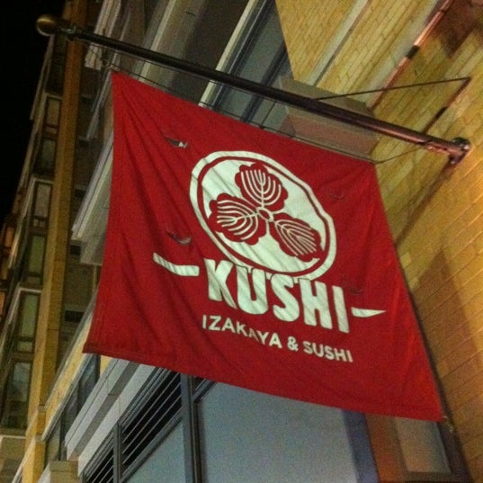 Das Foto wurde bei Kushi Izakaya &amp; Sushi von Donny C. am 2/27/2012 aufgenommen