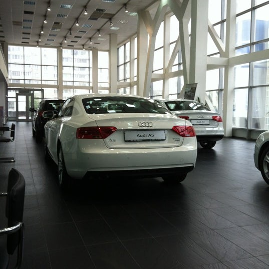 Автосалон audi. Ауди центр москва. Автосалон ауди. Ауди в автосервисе фото. Шоссе революции 88 санкт-петербург на карте.