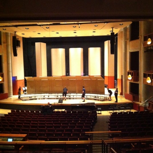 Das Foto wurde bei Newman Center for the Performing Arts at DU von Mary M. am 7/1/2012 aufgenommen
