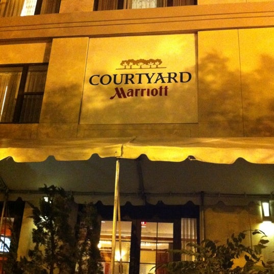 Das Foto wurde bei Courtyard by Marriott Washington Embassy Row von Linal H. am 7/25/2012 aufgenommen