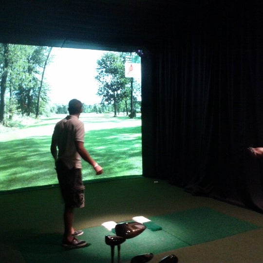 Photo taken at The Range Golf Center &amp; Sports Bar by Larimie on 7/4/2012