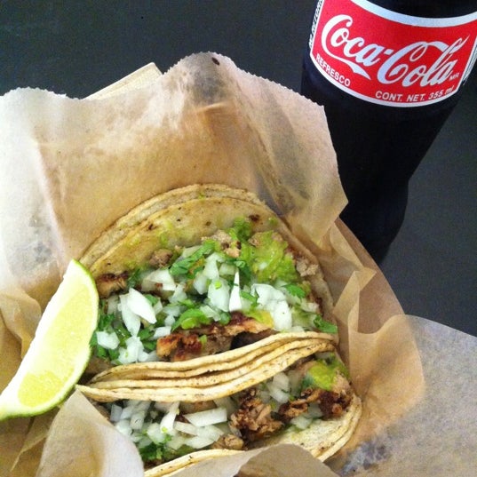 6/14/2012 tarihinde Kristin H.ziyaretçi tarafından The Taco Truck Store'de çekilen fotoğraf
