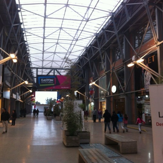 Easton Outlet Mall Centro comercial en Quilicura