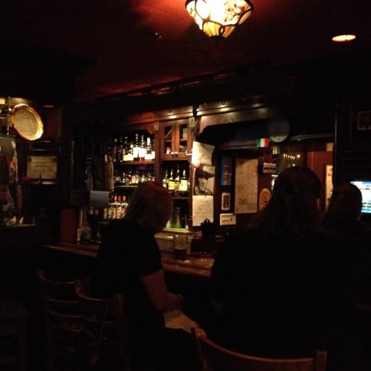 Снимок сделан в Catherine Rooney&#39;s Irish Pub &amp; Restaurant пользователем Kimmie S. 8/19/2012